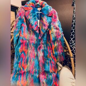 Miss Tiffy Fur Jacket in Galaxy
Show Me Your Mumu
Color:Galaxy